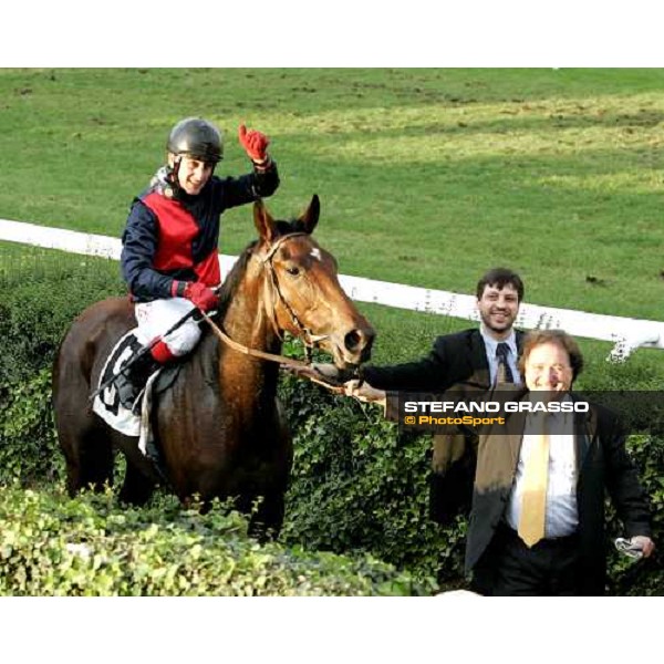 Carlo Fiocchi on Iuturna and Riccardo Menichetti comes back in triumph after winning the Premio Ubaldo Pandolfi Rome Capannelle, 22nd october 2006 ph. Stefano Grasso