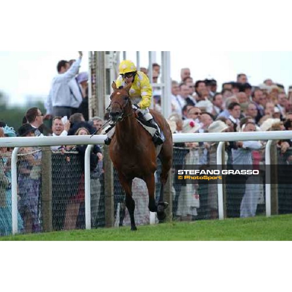 \'Kieren Fallon with Mr. Dinos wins alone The Gold Cup Ascot, june 18 2003-ph.Stefano Grasso\' 