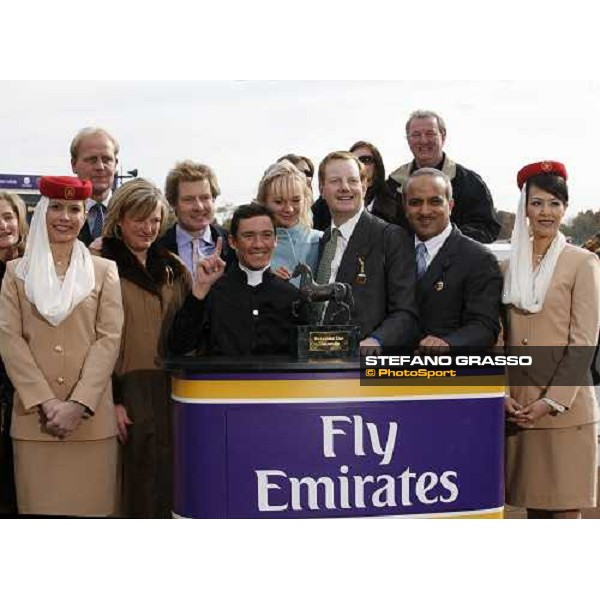 Frankie Dettori, John Dunlop, Lord and LAdy Derby in the winner enclosure after winning with Oujia Board the Emirates Airline Breeders\' Cup Filly \' Mare Turf Louisville Churchill Downs, 4th nov. 2006 ph. Stefano Grasso