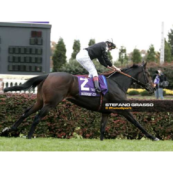 Frankie Dettori on Oujia Board immediately after the line of the Emirates Airline Breeders\' Cup Filly \' Mare Turf Louisville Churchill Downs, 4th nov. 2006 ph. Stefano Grasso