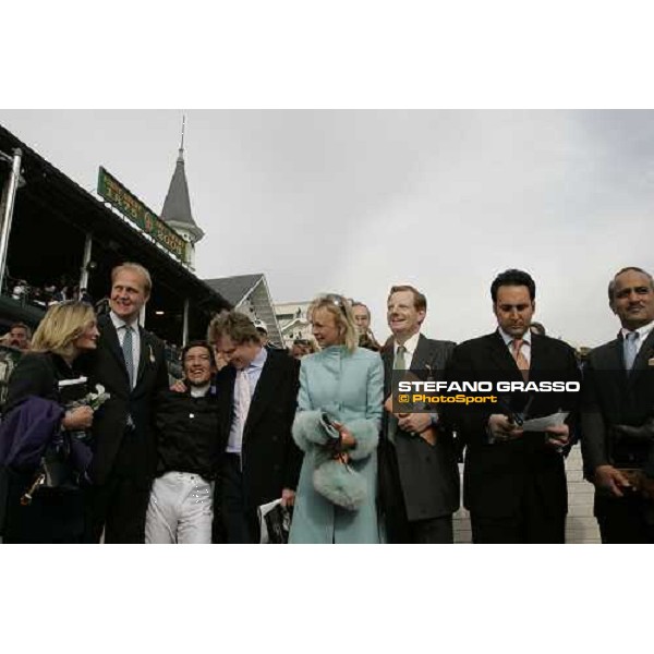 the winning connection of Oujia Board with Frankie Dettori, John Dunlop , Ladya and Lord Derby after winning with Oujia Board the Emirates Airline Breeders\' Cup Filly \' Mare Turf Louisville Churchill Downs, 4th nov. 2006 ph. Stefano Grasso