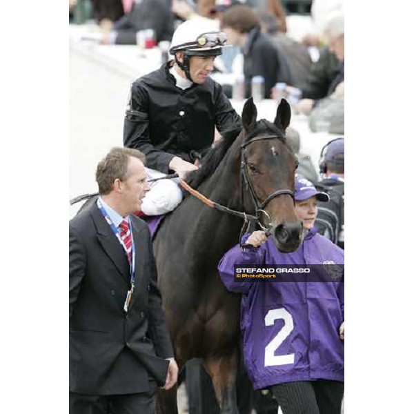 Frankie Dettori on Oujia Board before the Emirates Airline Breeders\' Cup Filly \' Mare Turf Louisville Churchill Downs, 4th nov. 2006 ph. Stefano Grasso