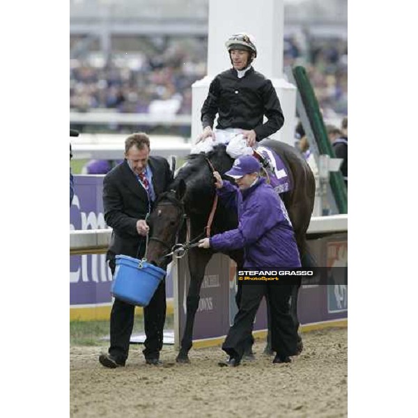 Frankie Dettori comes back on Oujia Board after winning the Emirates Airline Breeders\' Cup Filly \' Mare Turf Louisville Churchill Downs, 4th nov. 2006 ph. Stefano Grasso
