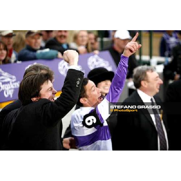 Frankie Dettori very happy after winning on Red Rocks the John Deere Breeders\' Cup Turf. Louisville Churchill Downs, 4th nov. 2006 ph. Stefano Grasso