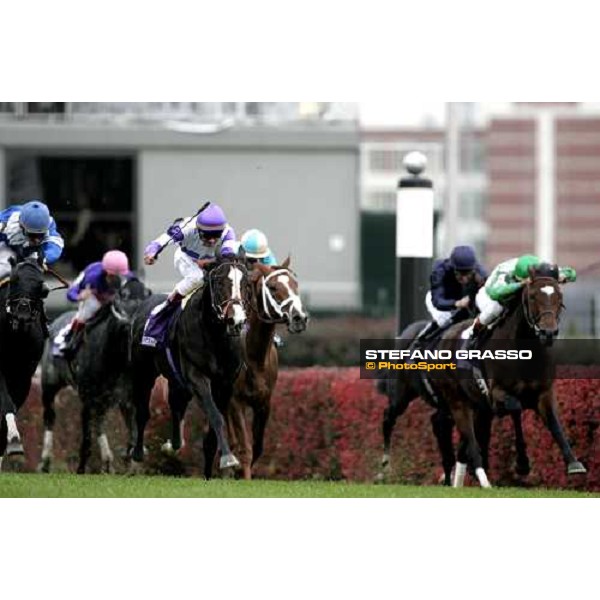 Frankie Dettori on Red Rocks wins the John Deere Breeders\' Cup Turf Louisville Churchill Downs, 4th nov. 2006 ph. Stefano Grasso