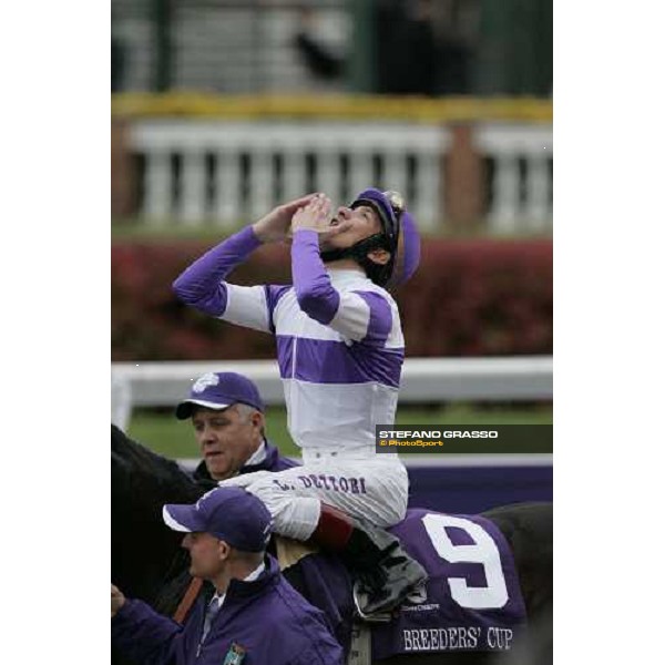 Frankie Dettori after winning the John Deere Breeders\' Cup Turf Louisville Churchill Downs, 4th nov. 2006 ph. Stefano Grasso