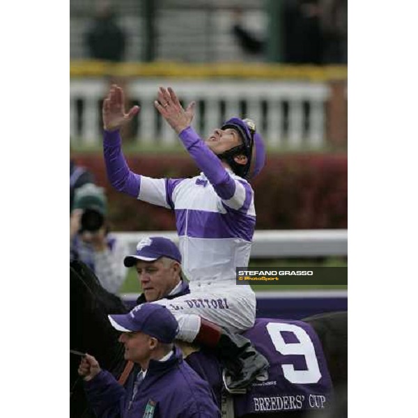 Frankie Dettori after winning the John Deere Breeders\' Cup Turf Louisville Churchill Downs, 4th nov. 2006 ph. Stefano Grasso