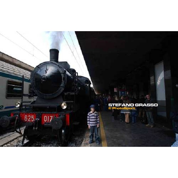 locomotiva a vapore Roma Termini -1° maggio 2004 ph. Stefano Grasso