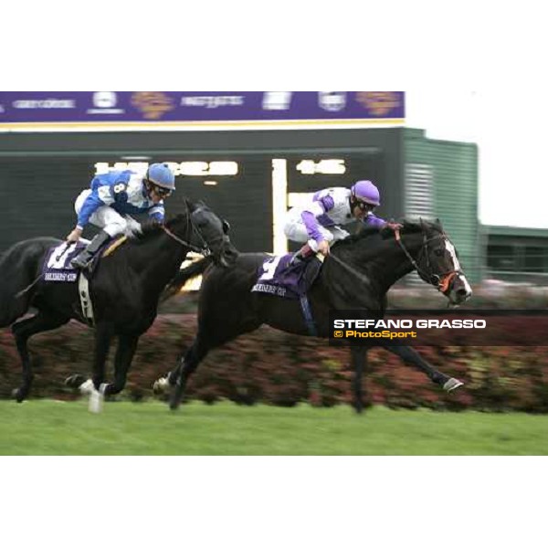 Frankie Dettori on Red Rocks wins the John Deere Breeders\' Cup Turf beating Better Talk Now Louisville Churchill Downs, 4th nov. 2006 ph. Stefano Grasso