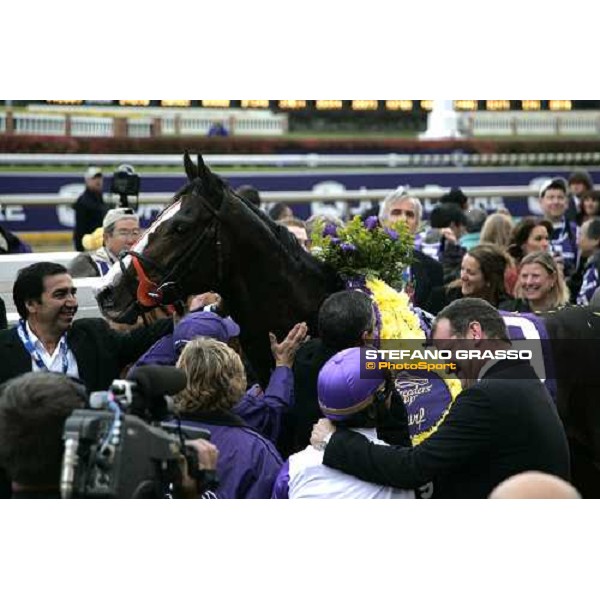 Frankie Dettori congratulated by Brian Meehan trainer of Red Rocks in teh winner circle of John Deere Breeders\' Cup Turf Louisville Churchill Downs, 4th nov. 2006 ph. Stefano Grasso