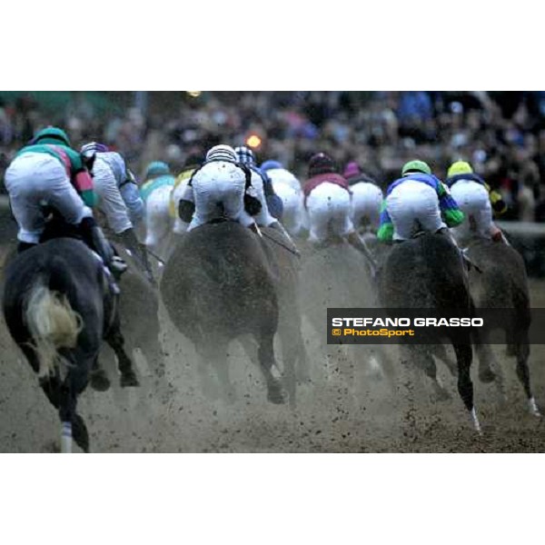 the horses of Breeders\' Cup Classic turn the first bend Louisville Churchill Downs, 4th nov. 2006 ph. Stefano Grasso