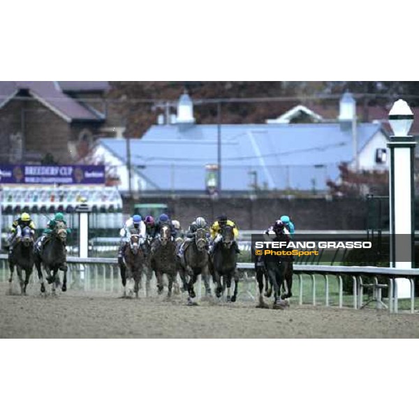 the horses of Breeders\' Cup Classic ton the strech. Bernardini and Invasor lead the others Louisville Churchill Downs, 4th nov. 2006 ph. Stefano Grasso