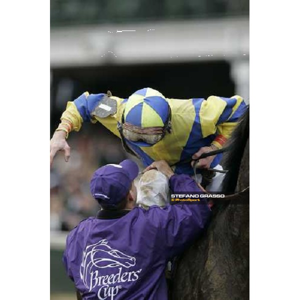 Calvin Borel embrace his groom after winning on Street Sense the Bessemer Trust Breeders\' Cup Juvenile Louisville Churchill Downs, 4th nov. 2006 ph. Stefano Grasso