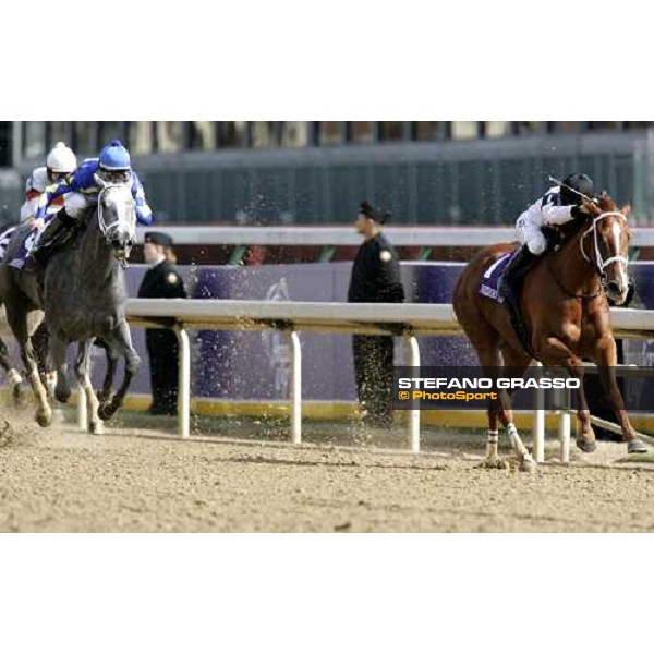 Breeders\' Cup Juvenile Fillies - at last few meters Rene Douglas on Dreaming of Anna wins teh race beating Garrett Gomez on Octave. Louisville Churchill Downs - 4th nov. 2006 ph. Stefano Grasso