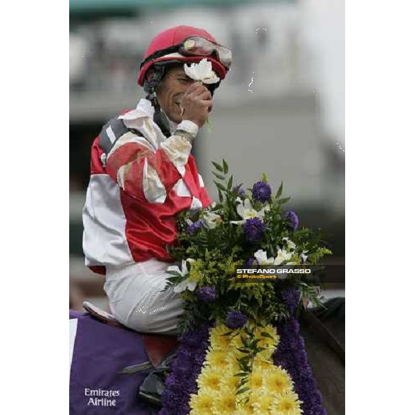 Edgard Prado on Round Pond after winning the Emirates Airlines Breedeers\' Cup Distaff Louisville Churchill Downs, 4th nov. 2006 ph. Stefano Grasso