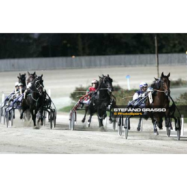 Marco Smorgon and Giulia Grif lead the group at the first passage of the final of Gran Premio Orsi Mangelli Milan San Siro, 1st nov. 2006 ph. Stefano Grasso