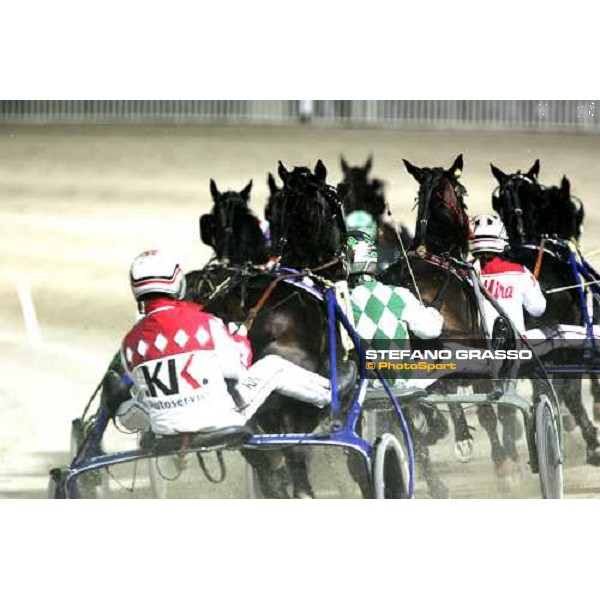 the group on the first bend of Gran Premio Orsi Mangelli Milan San Siro, 1st nov. 2006 ph. Stefano Grasso