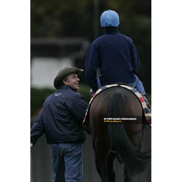 Robin Trevor Jones smile to Frankie after very good morning trackworks with Oujia Board at Tokyo racecourse Tokyo, 23rd nov.2006 ph. Stefano Grasso