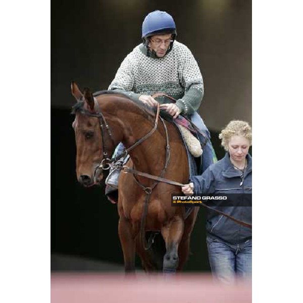 Claude Lenoir on Freedonia and the groom come out of the tunnel after walking on the dirt at Tokyo racecourse Tokyo, 23rd nov.2006 ph. Stefano Grasso