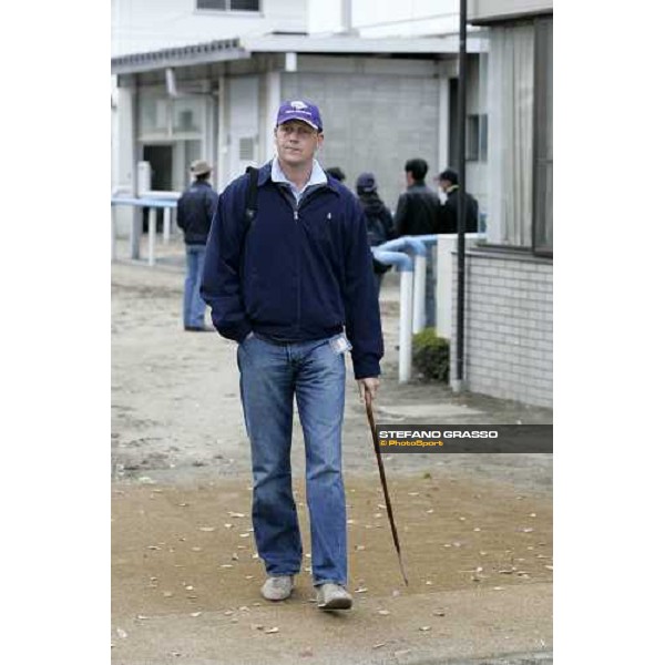 Ed Dunlop exit from quarantine stables at Fuchu racecourse Tokyo, 23rd nov.2006 ph. Stefano Grasso