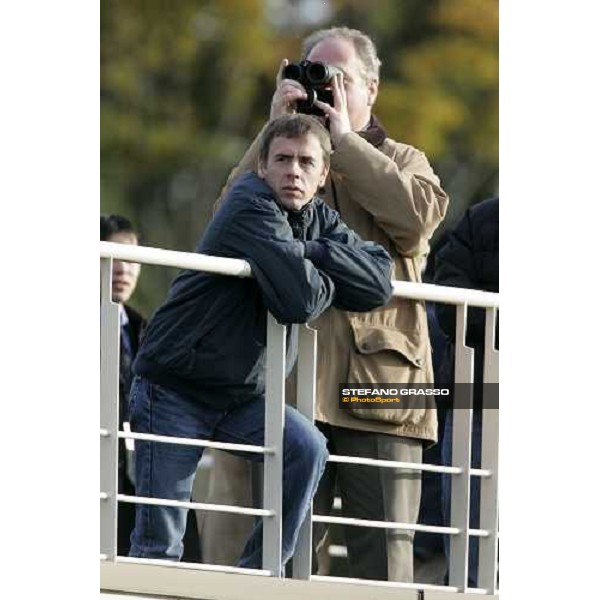 Thierry Gillet and Alan Cooper look the morning trackworks of Freedonia at Fuchu racecourse Tokyo, 24th nov. 2006 ph. Stefano Grasso