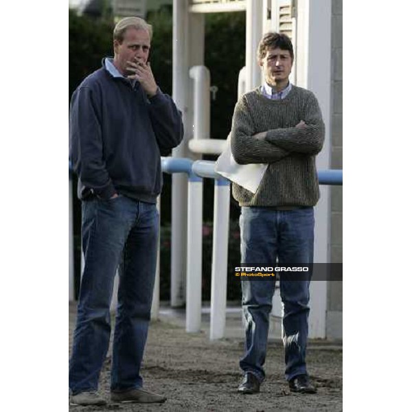 Ed Dunlop and John Hammond in the quarantine stables at Fuchu racecourse Tokyo, 24th nov. 2006 ph.Stefano Grasso