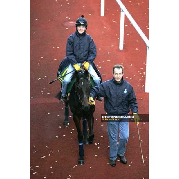 Jason Tate on Oujia Board with Robin Trevor Jones comes back to the quarantine stables after stretching on sat. early morning at Fuchu racecourse. Tokyo, 25th nov. 2006 ph. Stefano Grasso