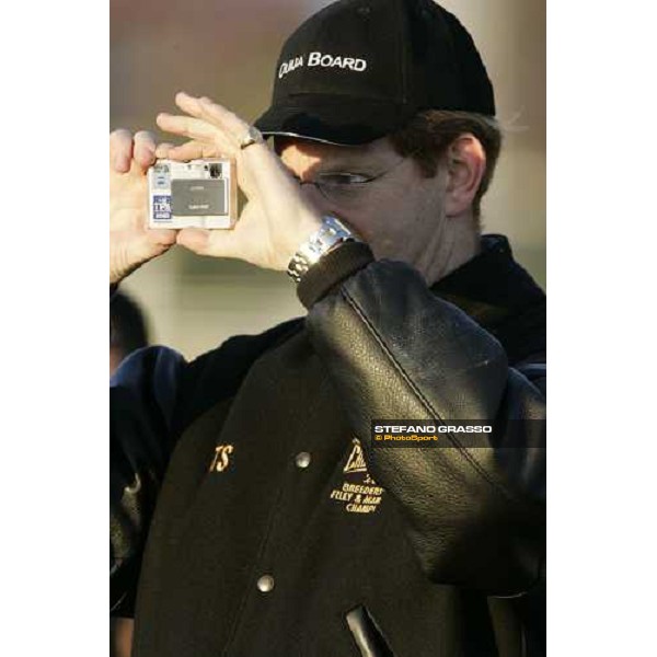 Lord Derby takes picture of Oujia Board at Fuchu racecourse. Tokyo, 25th nov. 2006 ph. Stefano Grasso