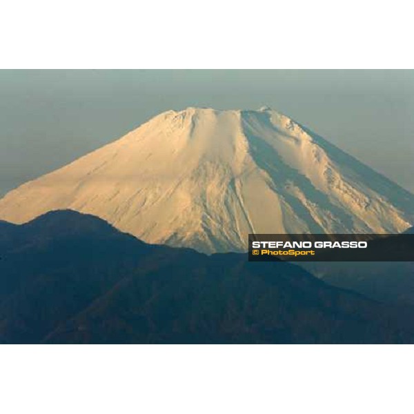 a view of Mount Fuji from Fuchu racecourse. Tokyo, 25th nov. 2006 ph. Stefano Grasso