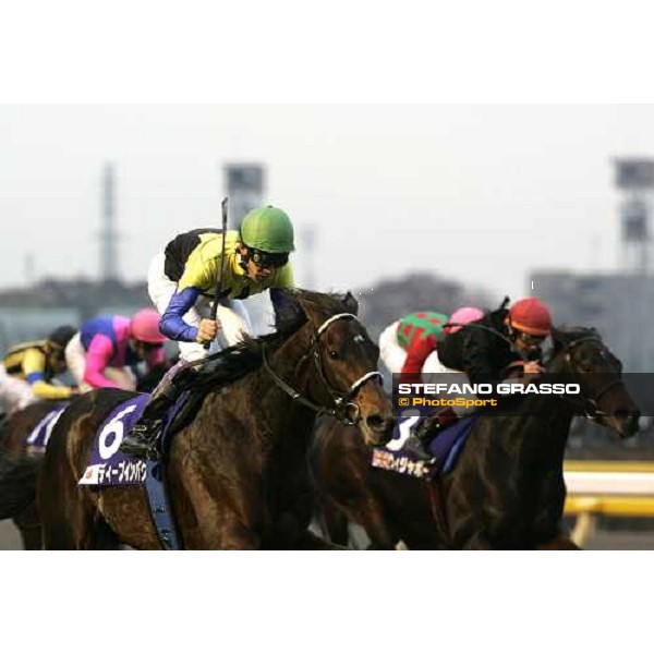 Yutaka Take on Deep Impact wins The Japan Cup 2006 at Fuchu racecourse, beating Dream Passport and Oujia Board Tokyo, 26th nov.2006 ph. Stefano Grasso