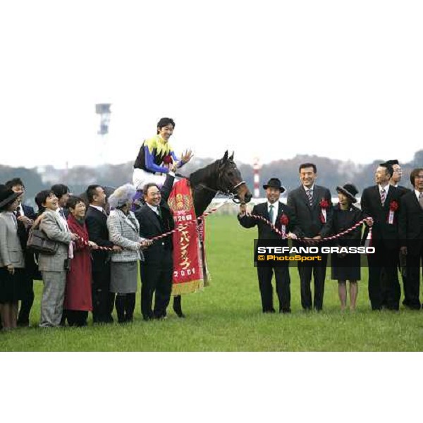 Deep Impact\'s winning connection after won The Japan Cup 2006 at Fuchu racecourse, beating Dream Passport and Oujia Board Tokyo, 26th nov.2006 ph. Stefano Grasso