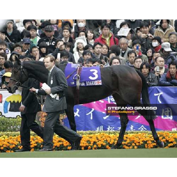 Lord Derby with Oujia Board in the paddock before the Japan Cup 2006 at Fuchu racecourse Tokyo, 26th nov.2006 ph. Stefano Grasso