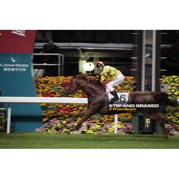 Glen Boss on Harry Harry wins the first leg of the Cathay Pacific International Jockey\'s Championship Races at Happy Valley Hong Kong, 6th dec. 2006 ph. Stefano Grasso