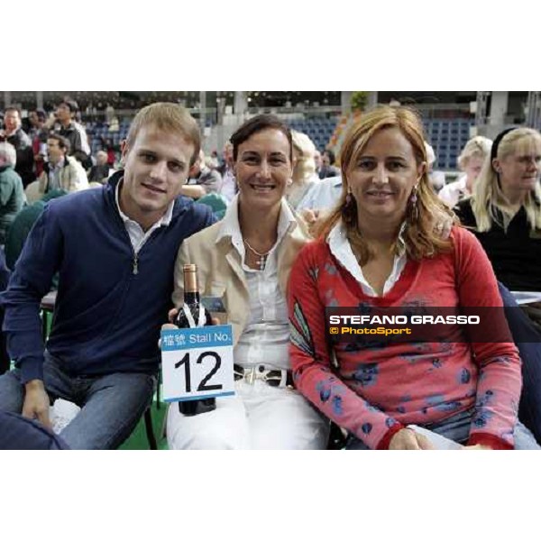 Scilla Balzarini with her sister and the nephiew during the barrier draw at Sha Tin racecourse Hong Kong, 7th dec. 2006 ph. Stefano Grasso