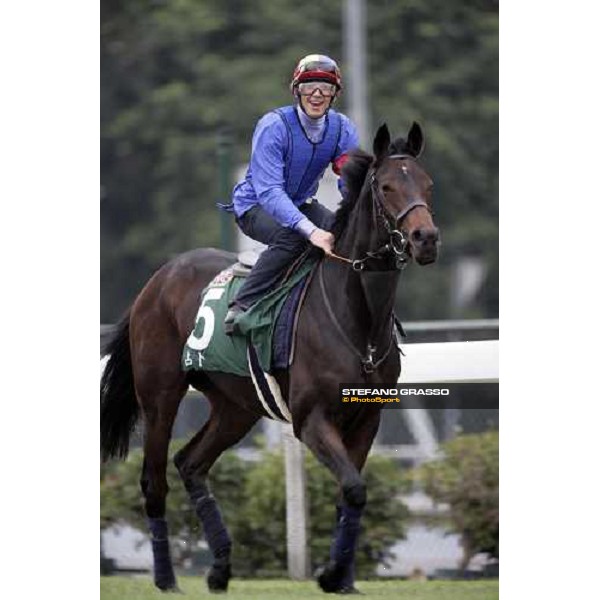 Frankie Dettori on Ouija Board preparing for the morning track works at Sha Tin racecourse Hong Kong, 7th dec. 2006 ph. Stefano Grasso