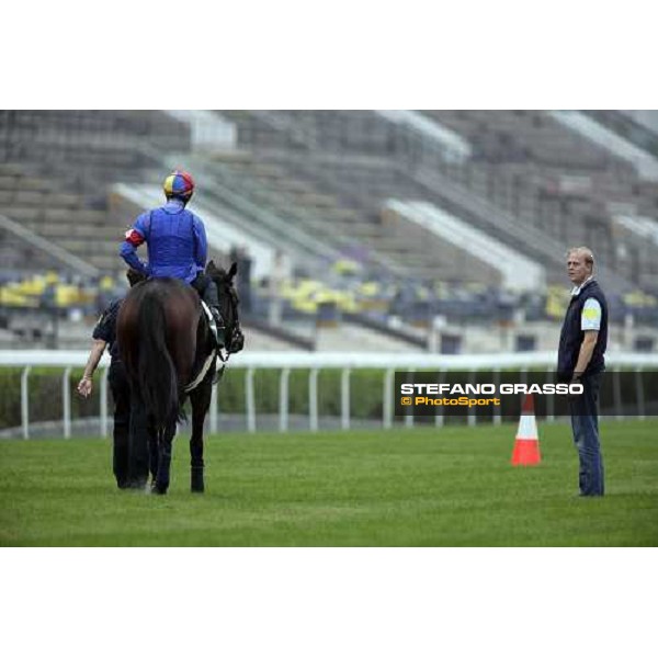 Frankie Dettori on Ouija Board looked by Ed Dunlop preparing for the morning track works at Sha Tin racecourse Hong Kong, 7th dec. 2006 ph. Stefano Grasso