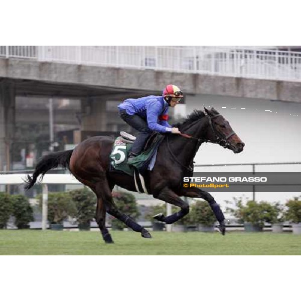 Frankie Dettori on Ouija Board during morning track works at Sha Tin racecourse Hong Kong, 7th dec. 2006 ph. Stefano Grasso