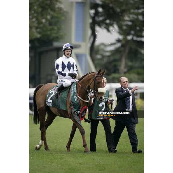 Dean McKeown on Collier Hill winner of the Cathay Pacific Hong Kong Vase beating Mick Kinane on Castoria Hong Kong, 10th dec. 2006 ph. Stefano Grasso
