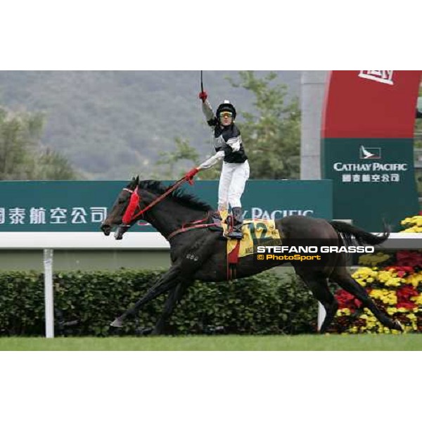 Brett Preddle on Absolute Champion wins the Cathay Pacific Hong Kong Sprint Hong Kong, 10th dec. 2006 ph. Stefano Grasso
