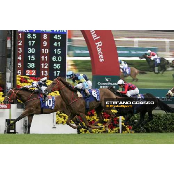 Olivier Doleuze on The Duke wins the Cathay Pacific Kong Kong Mile beating Armada. 3rd Endo Botti on Ramonti Hong Kong, 10th dec. 2006 ph. Stefano Grasso