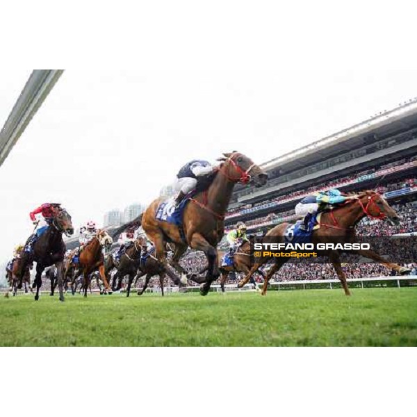 Olivier Doleuze on The Duke wins the Cathay Pacific Hong Kong Mile beating Armada with a great 3rd placed for Endo Botti on Ramonti Hong Kong, 10th dec. 2006 ph. Stefano Grasso