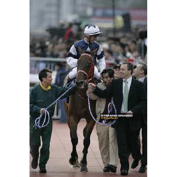 Olivier Doleuze on The Duke comes baclk in triumph after winning the Cathay Pacific Hong Kong Mile Hong Kong, 10th dec. 2006 ph. Stefano Grasso