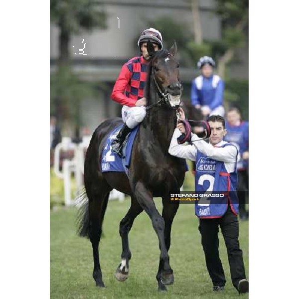 Endo Botti and Ramonti going to the start of the Cathay Pacific Hong Kong Mile Hong Kong, 10th dec. 2006 ph. Stefano Grasso