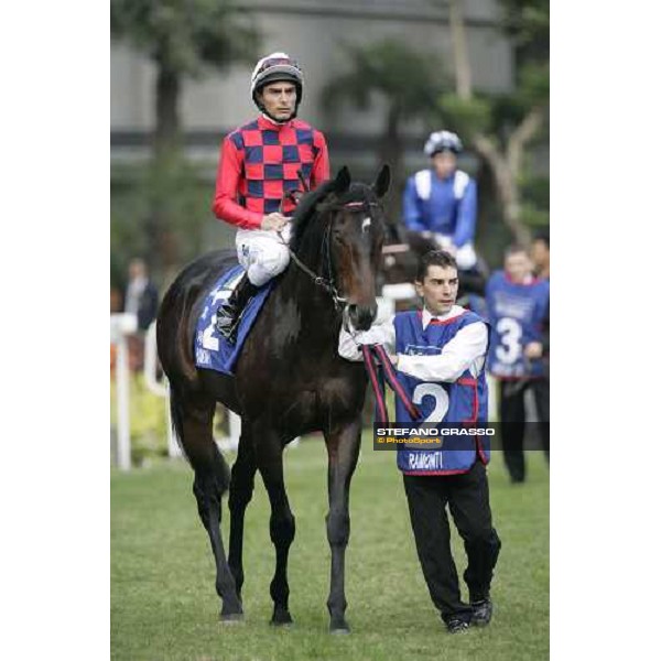 Endo Botti and Ramonti going to the start of the Cathay Pacific Hong Kong Mile Hong Kong, 10th dec. 2006 ph. Stefano Grasso