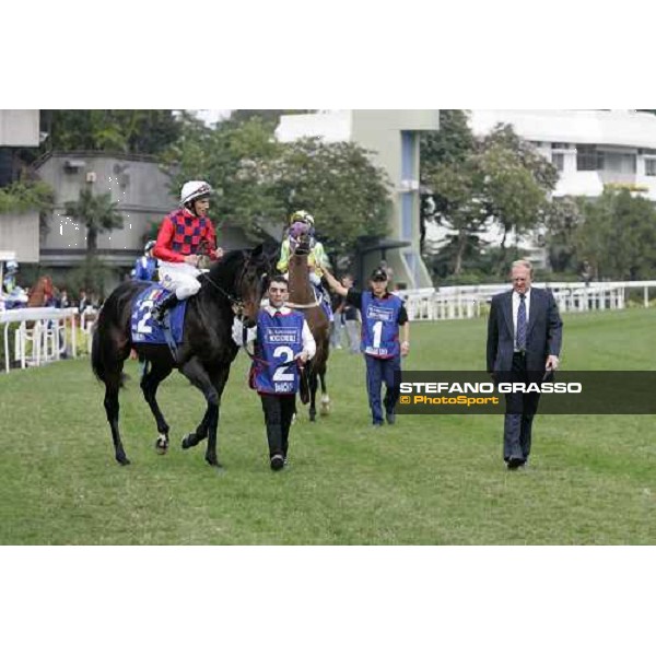 Endo Botti on Ramonti and Jonathan parading before the start of the Cathay Pacific Hong Kong Mile. Hong Kong, 10th dec. 2006 ph. Stefano Grasso