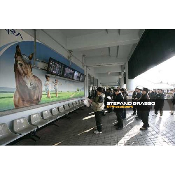 racegoers at Seoul race park Seoul, 16th dec. 2006 ph. Stefano Grasso