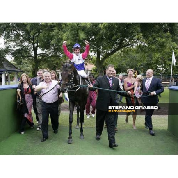jockey Anton Marcus on Jay Peg enters in the winner enclosure after winning the the Bloodstock South Africa Cape Guineas. Kenilworth racecourse Cape Town, 6th january 2007 ph. Stefano Grasso