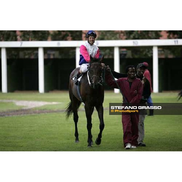 jockey Anton Marcus on Jay Peg enters in the winner enclosure after winning the the Bloodstock South Africa Cape Guineas. Kenilworth racecourse Cape Town, 6th january 2007 ph. Stefano Grasso