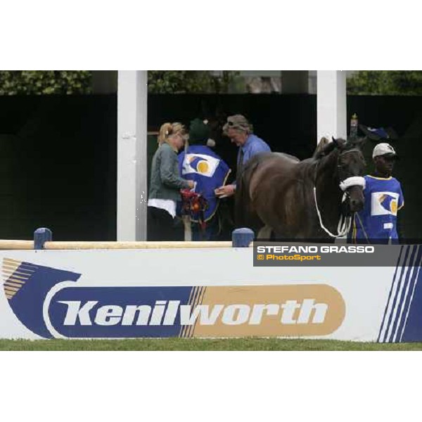 preparing for racing at Kenilworth racecourse Cape Town, 6th january 2007 ph. Stefano Grasso