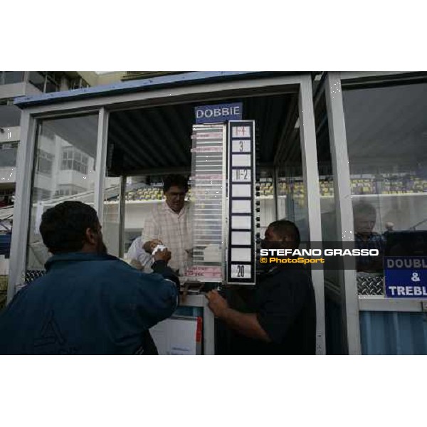 bookies at Kenilworth racecourse Cape Town, 6th january 2007 ph. Stefano Grasso